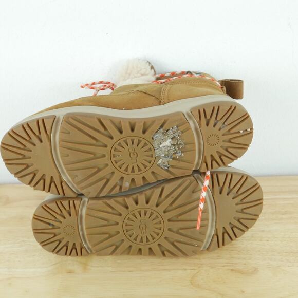 Ugg Size 7 Boots Cold Weather Hiker Gorpcore Utility Shearling Brown Preppy Boho - Picture 15 of 16